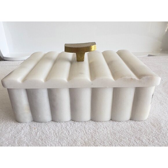 Vintage Marble Alabaster Fluted Vanity Jewelry Trinket Box 7 x 5 x 3 Gold Handle - Picture 1 of 9